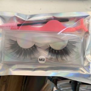 100 pair of Lashes with tweezers